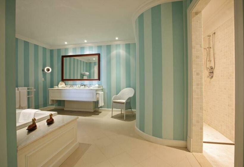 ماستر سويت, The Yeatman