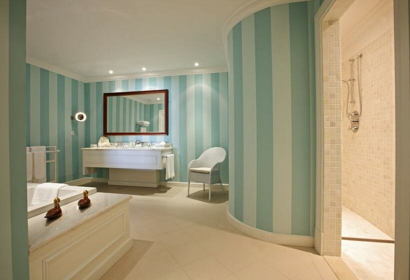 ماستر سويت, The Yeatman