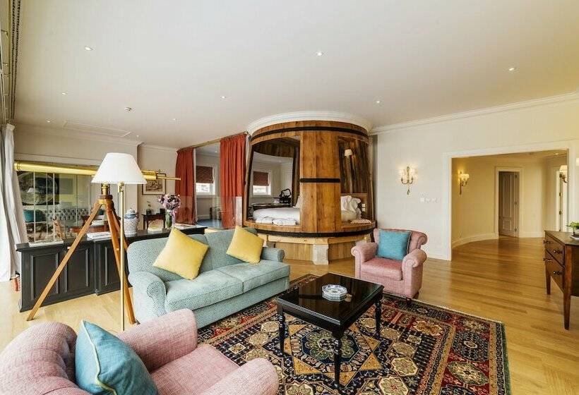 جناح رئاسى, The Yeatman