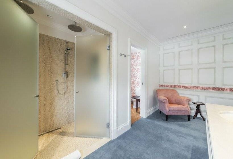 جناح رئاسى, The Yeatman