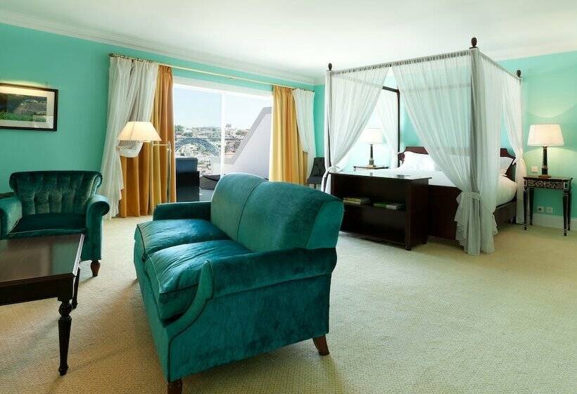 جناح ديلوكس, The Yeatman