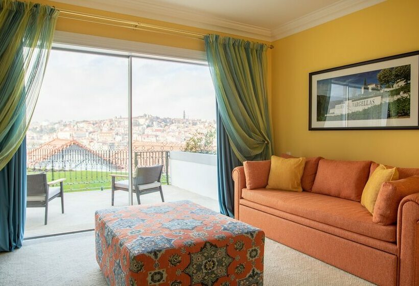 جناح ديلوكس, The Yeatman