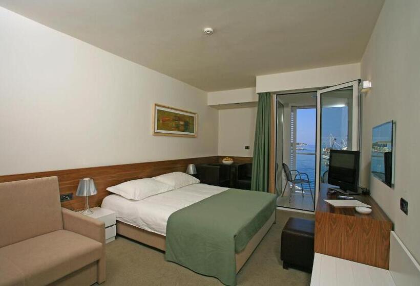 غرفة قياسية مطلّة علي البحر مزوَّدة بشُرفة, Vrilo   Adults Only