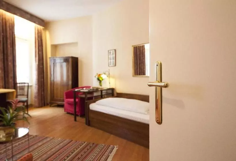 スーペリアスタジオ, Mondial Appartement