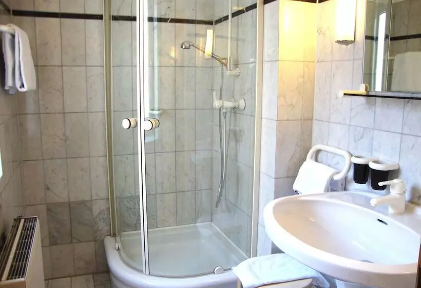 スタンダードスタジオ, Mondial Appartement