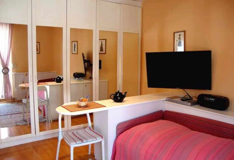 スタンダードスタジオ, Mondial Appartement