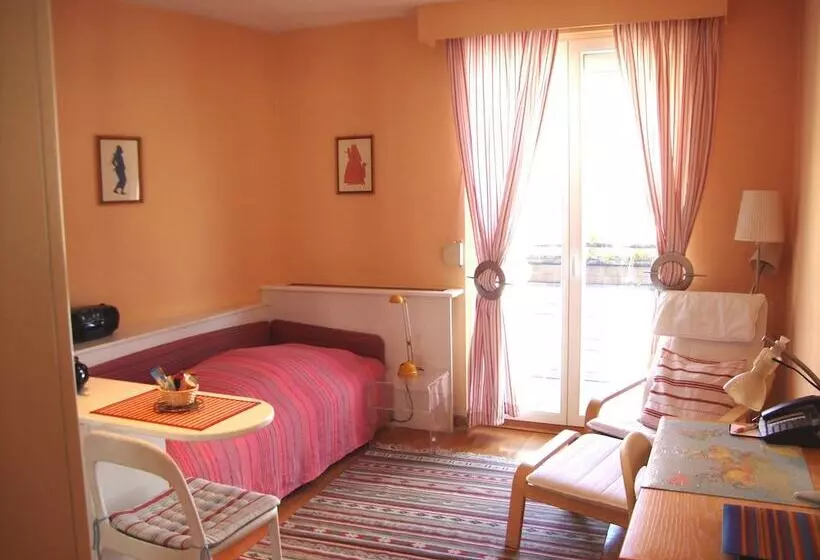 スタンダードスタジオ, Mondial Appartement