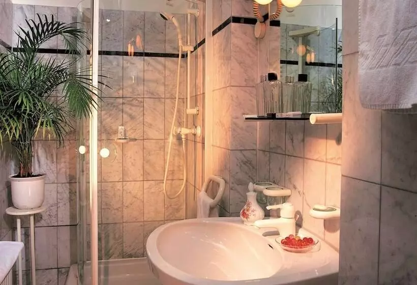 スーペリアスタジオ, Mondial Appartement