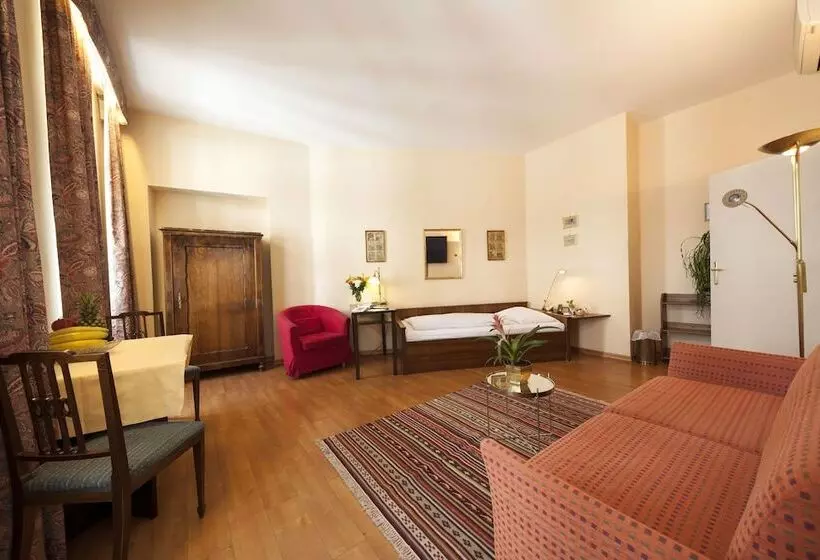 スーペリアスタジオ, Mondial Appartement