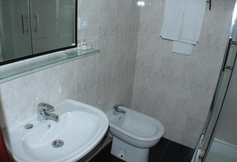 اتاق خانوادگی, Dear Porto Guest House