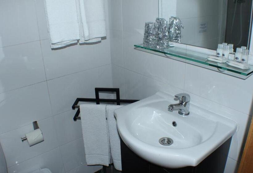 سوییت خانوادگی, Dear Porto Guest House