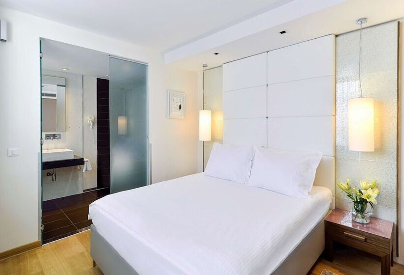 مجموعه ویستا شهر, Belgrade Art Hotel, A Member Of Radisson Individuals