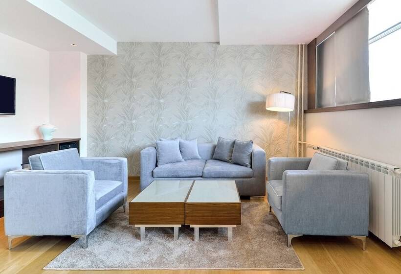 مجموعه ویستا شهر, Belgrade Art Hotel, A Member Of Radisson Individuals