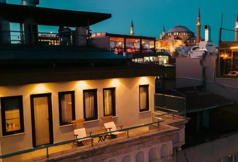 اتاق استاندارد با بالکن و چشم‌انداز دریا, Biz Cevahir Hotel Sultanahmet