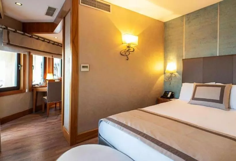 اتاق استاندارد با بالکن و چشم‌انداز دریا, Biz Cevahir Hotel Sultanahmet