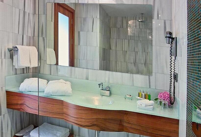 اتاق استاندارد با بالکن و چشم‌انداز دریا, Biz Cevahir Hotel Sultanahmet