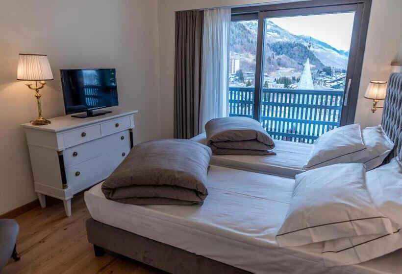 סוויטה משפחתית, Cristallo Club