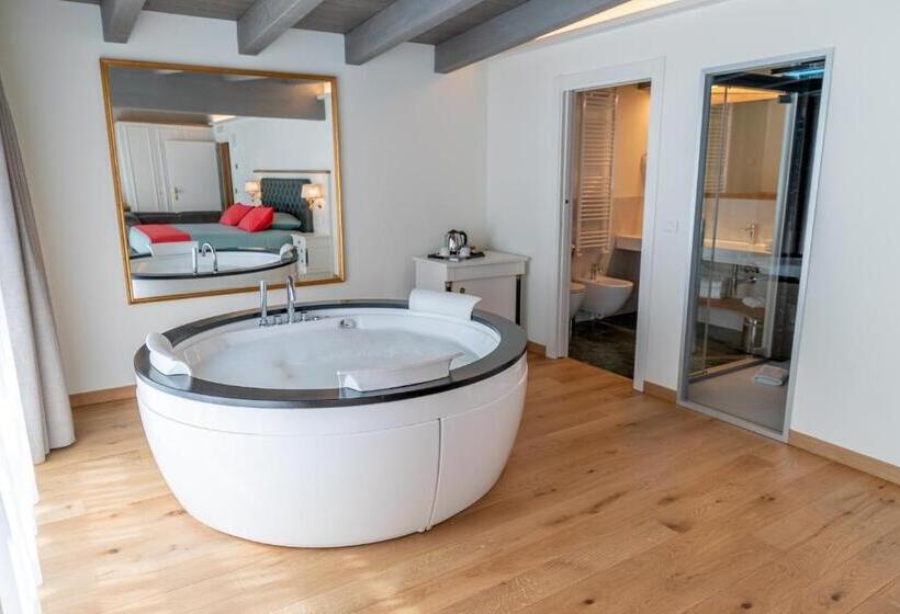 סוויטה עם ג'קוזי, Cristallo Club