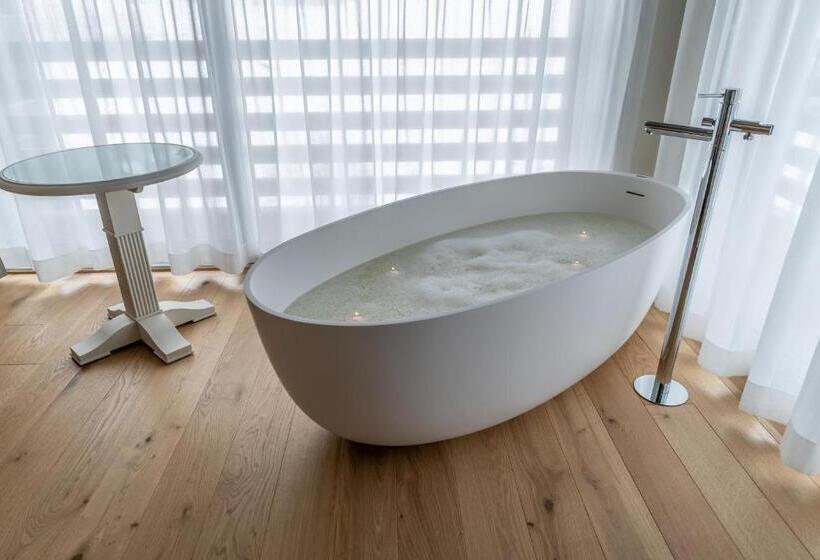 סוויטת סופריור, Cristallo Club