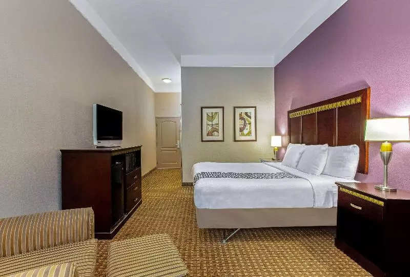 Standard-huone King-vuode, La Quinta Inn & Suites By Wyndham Cleburne