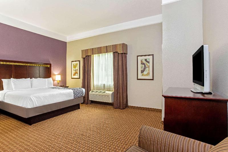 Люкс Кровать Кинг, La Quinta Inn & Suites By Wyndham Cleburne