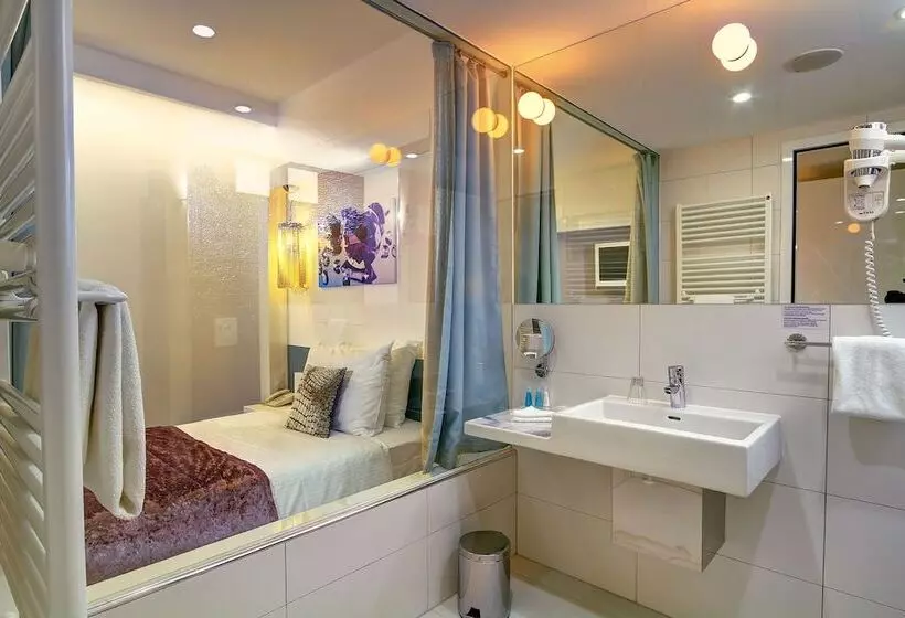 Deniz Manzaralı Standart Tek Kişilik Oda, Luxe