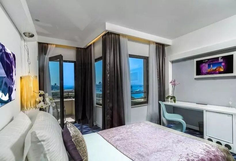 Deniz Manzaralı Standart Tek Kişilik Oda, Luxe