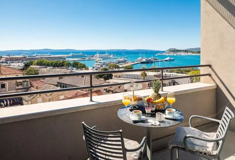 Deniz Manzaralı Balkonlu Superior Oda, Luxe