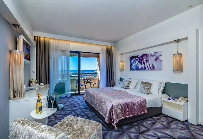 Deniz Manzaralı Balkonlu Superior Oda, Luxe