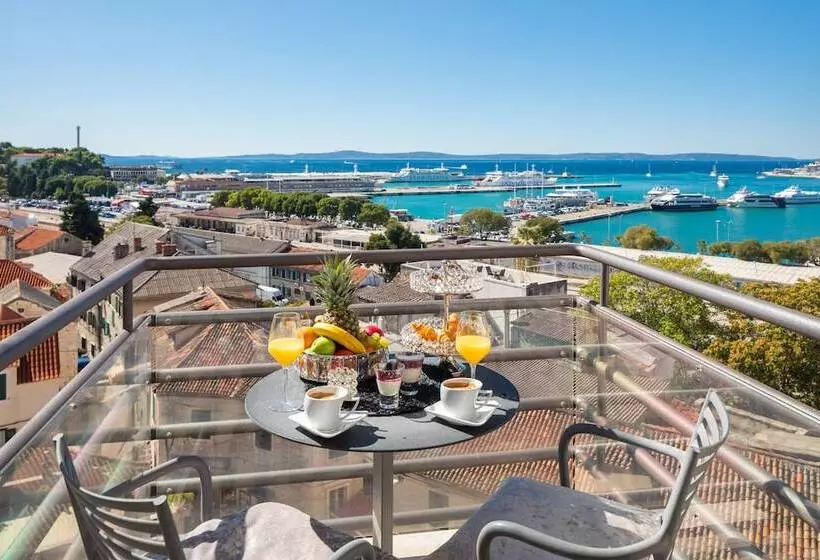 Deniz Manzaralı Rahat Oda, Luxe