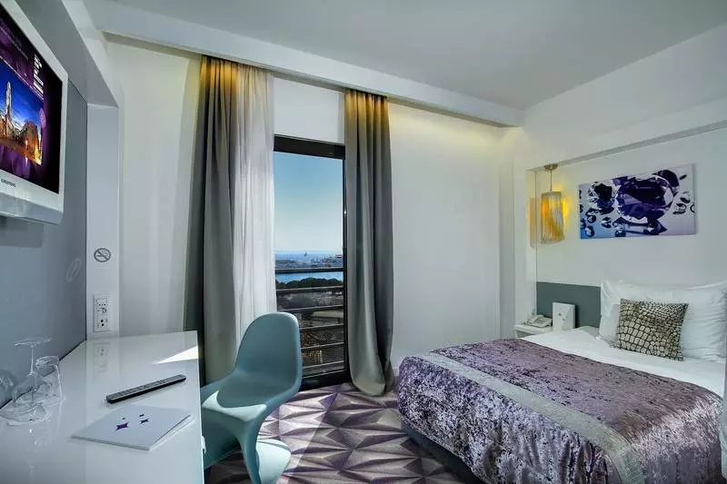 Deniz Manzaralı Standart Tek Kişilik Oda, Luxe