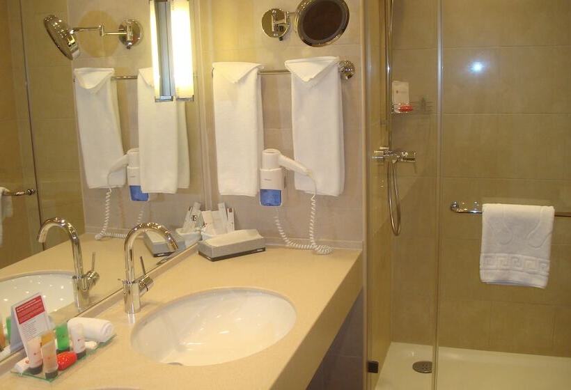 Номер Superior, Ramada By Wyndham Yekaterinburg