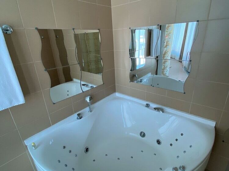 Президентский Люкс, Ramada By Wyndham Yekaterinburg