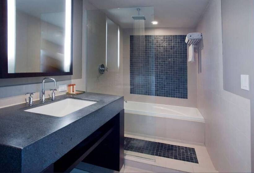 Люкс Вид на Море, Sole Miami A Noble House Resort