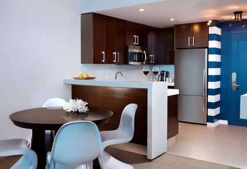 سوییت با چشم‌انداز دریا, Sole Miami A Noble House Resort
