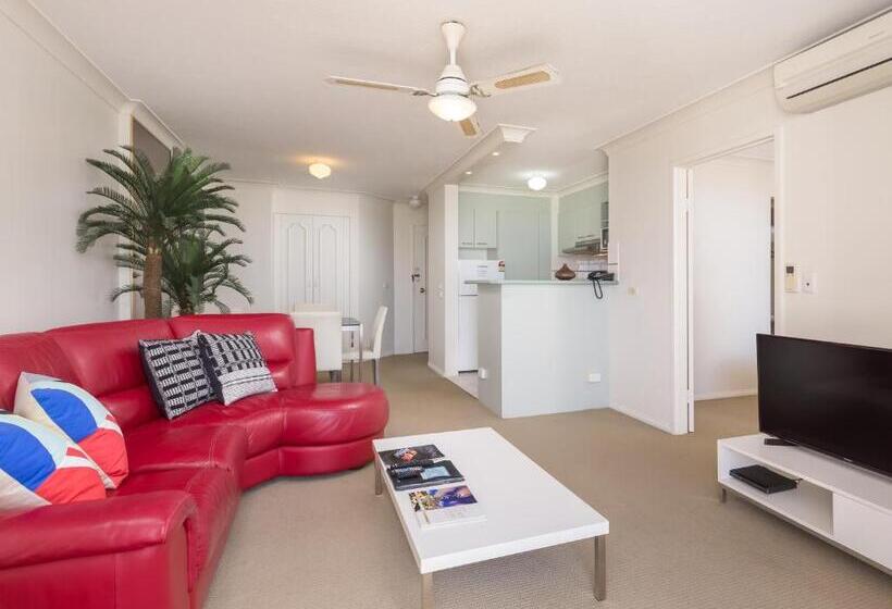 דירת חדר נוף לים, Ocean Royale