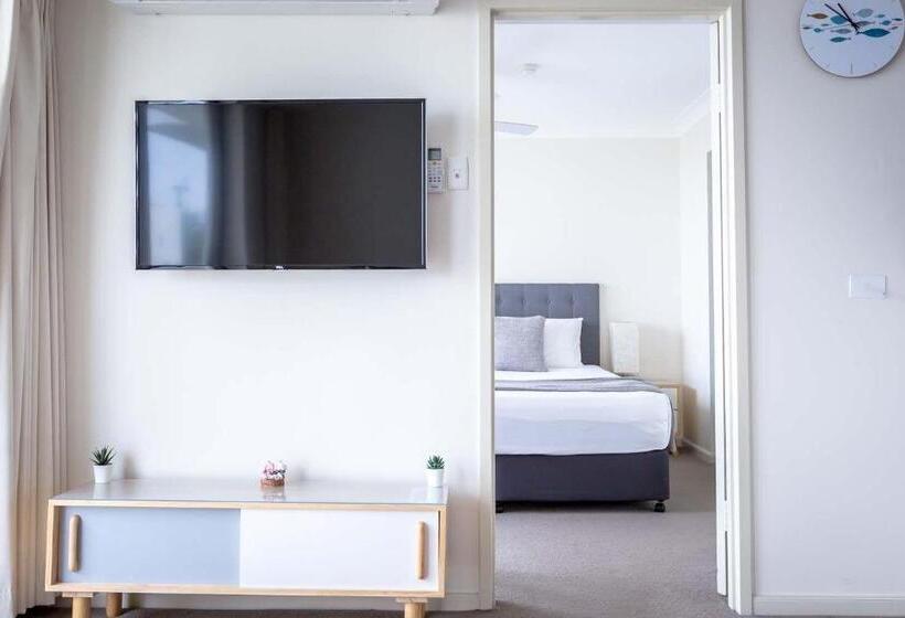 דירת חדר נוף לים, Ocean Royale