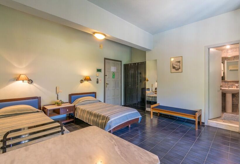 スーペリアスタジオ, Villa Yannis