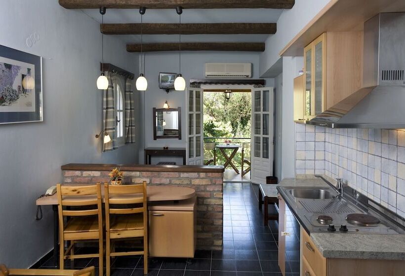 スーペリアスタジオ, Villa Yannis