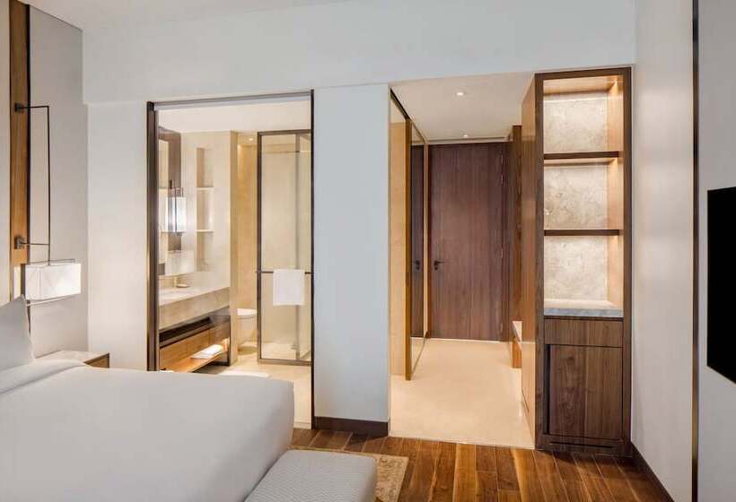 غرفة سوبيريور مطلة على حمام السباحة, Radisson Blu Hotel & Spa, Nashik