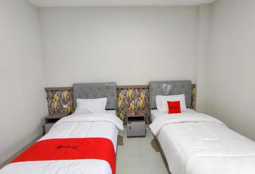 Номер Стандарт, Reddoorz Syariah Near Gor Satria Area
