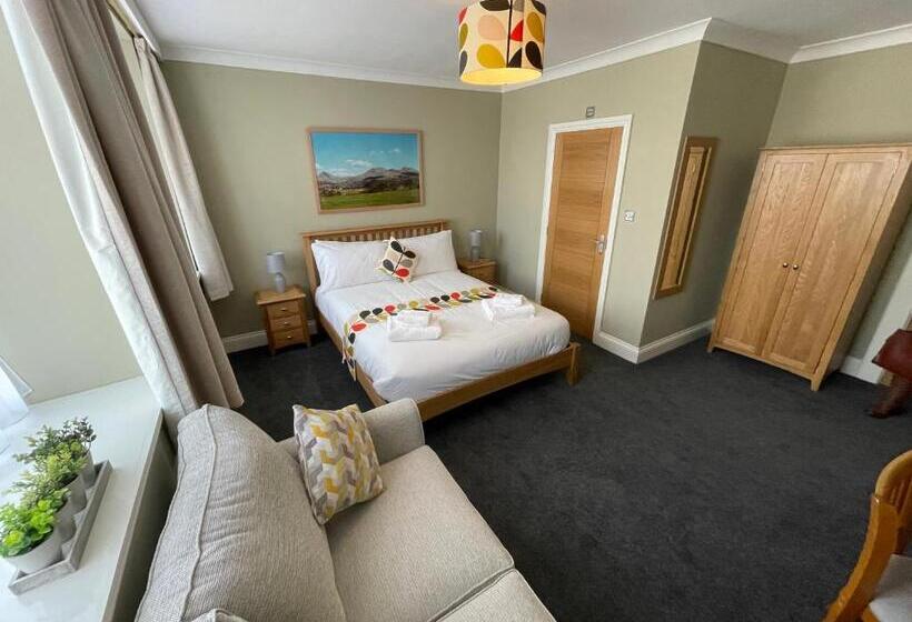 غرفة عائلية, Y Griffin