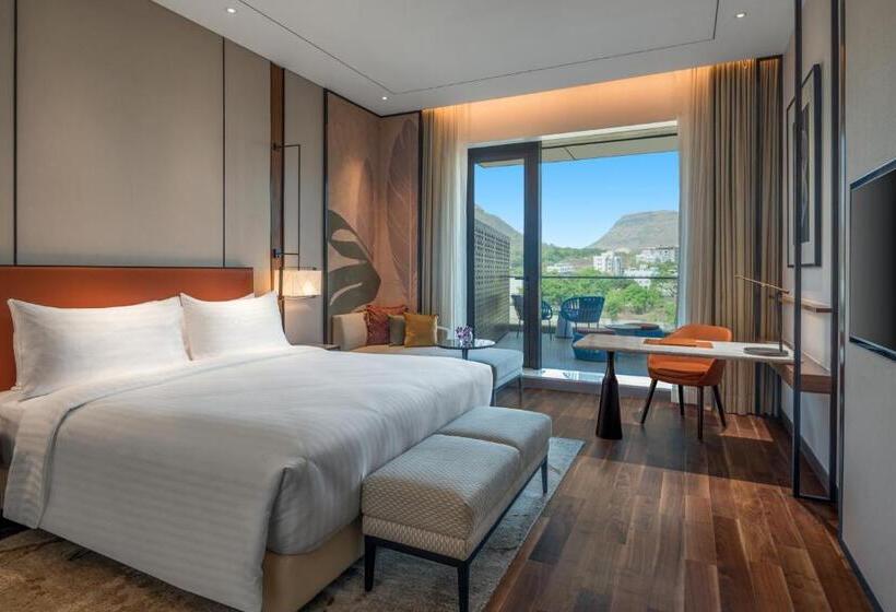 غرفة ديلوكس مزودة بشرفة, Radisson Blu Hotel & Spa, Nashik