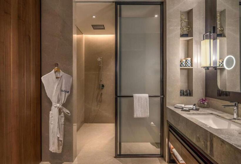 Номер Deluxe с Балконом, Radisson Blu Hotel & Spa, Nashik