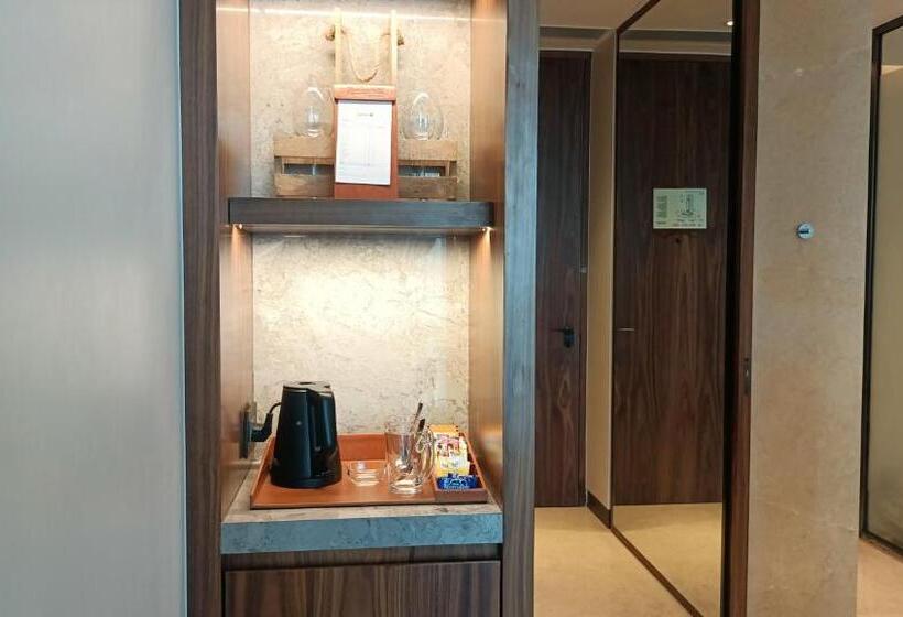 Номер Superior Вид на Бассейн, Radisson Blu Hotel & Spa, Nashik