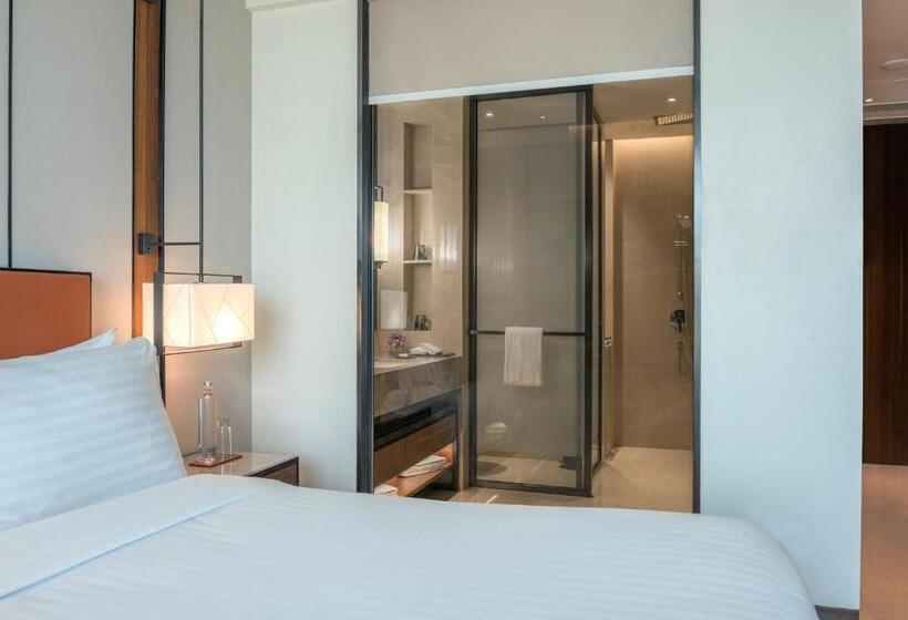 غرفة سوبيريور مطلة على حمام السباحة, Radisson Blu Hotel & Spa, Nashik