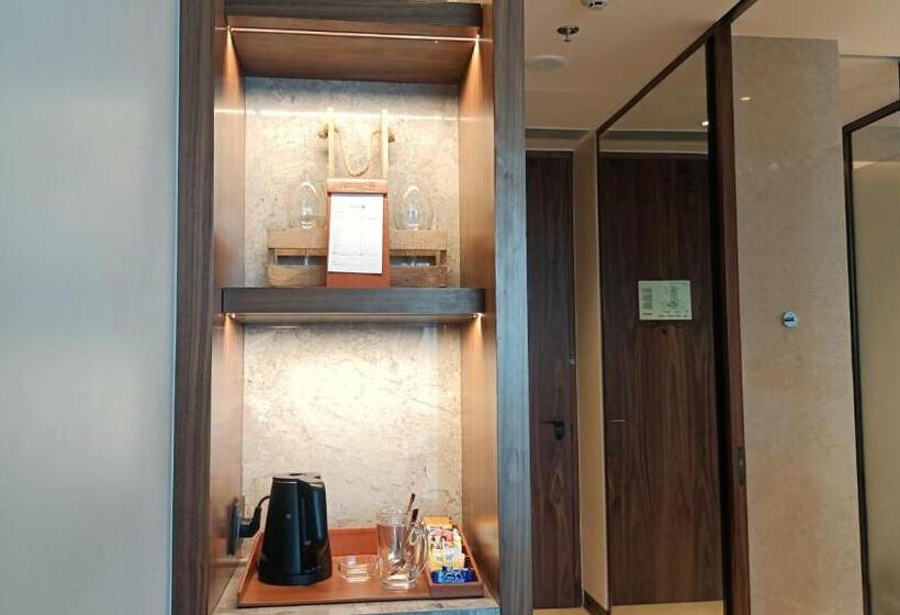 غرفة سوبيريور مطلة على حمام السباحة, Radisson Blu Hotel & Spa, Nashik