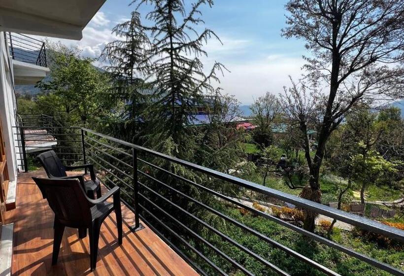 带阳台的三人标准间, Flyscape