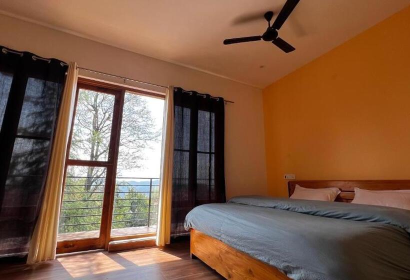 带阳台的三人标准间, Flyscape