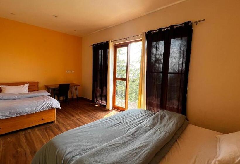 带阳台的三人标准间, Flyscape